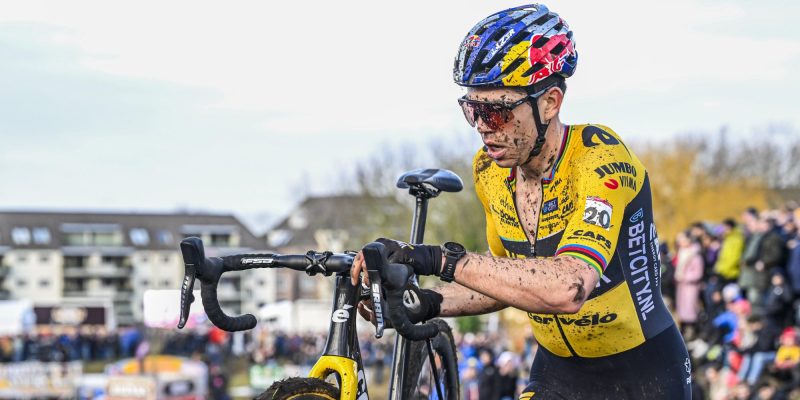 Wout van Aert vijfde in Hulst na portie pech: “Wellicht was ik iets té gebrand”