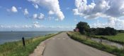 De mooiste fietsroutes van Nederland: strijden tegen de elementen op de Westfriese Omringdijk