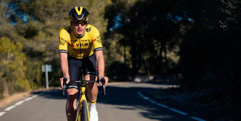 Olav Kooij maakt in 2024 debuut in Giro d’Italia aan zijde van Wout van Aert