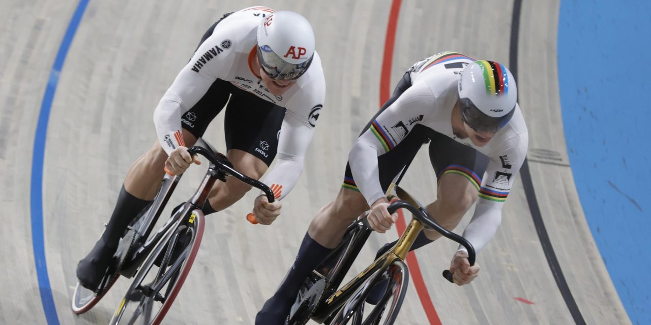 Harrie Lavreysen te sterk voor Jeffrey Hoogland in halve finale EK sprint