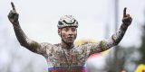 Moddermaestro Mathieu van der Poel houdt huis in GP Sven Nys, Wout van Aert (op grote achterstand) tweede