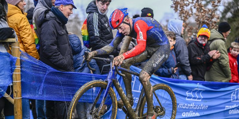 Pim Ronhaar kijkt naar ploegmaats op NK veldrijden: “Het wordt een strijd tussen ons drieën”