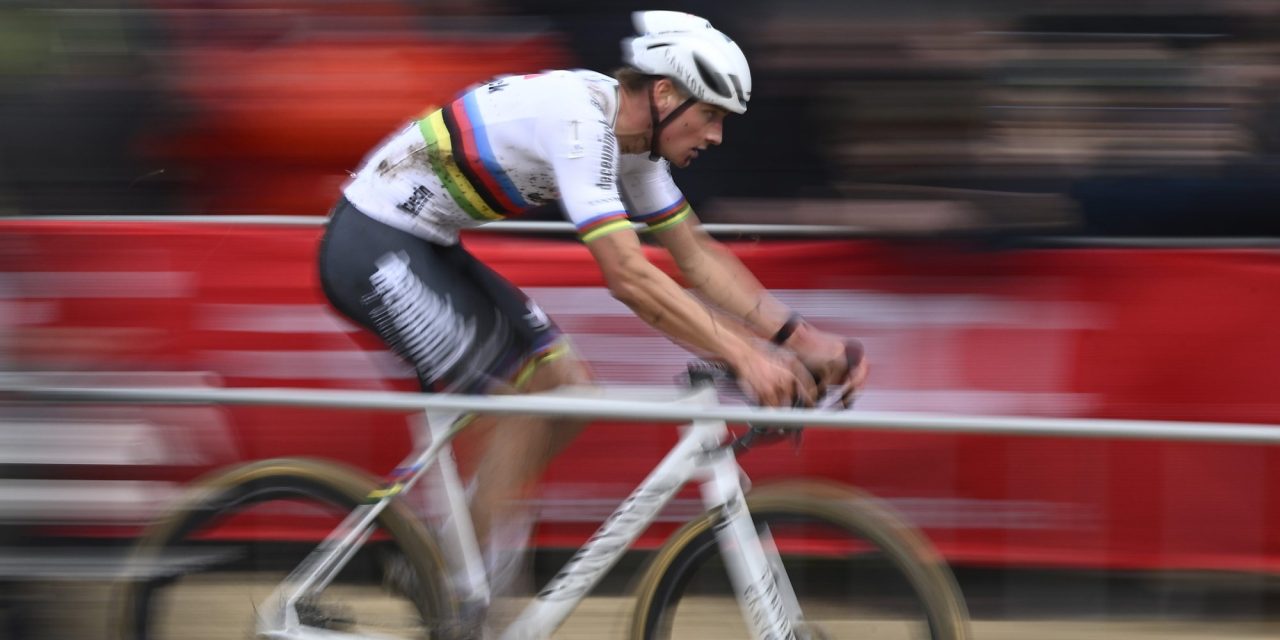 Mathieu van der Poel na Koksijde tweede achter Lars van der Haar in X2O Trofee