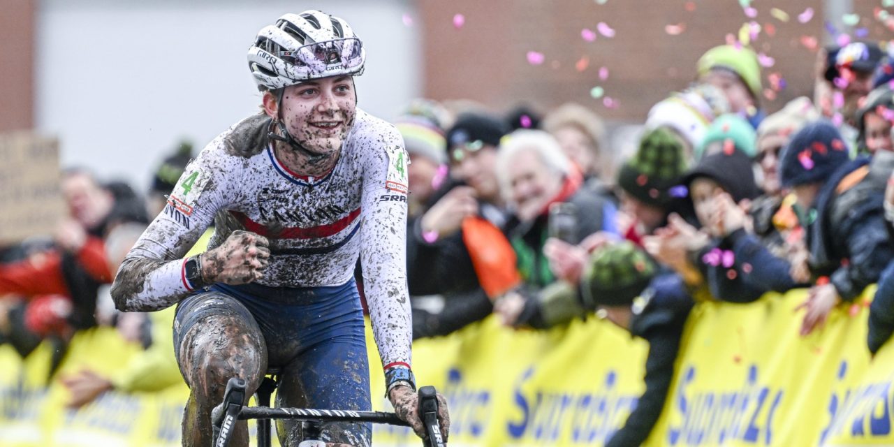 Tom Pidcock verrast landgenote Zoë Backstedt met presentje van gedeelde sponsor