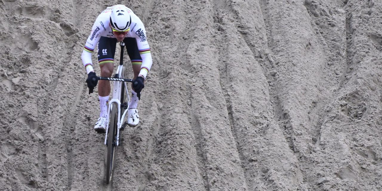 Oppermachtige Mathieu van der Poel boekt in Wereldbeker Zonhoven tiende zege op rij