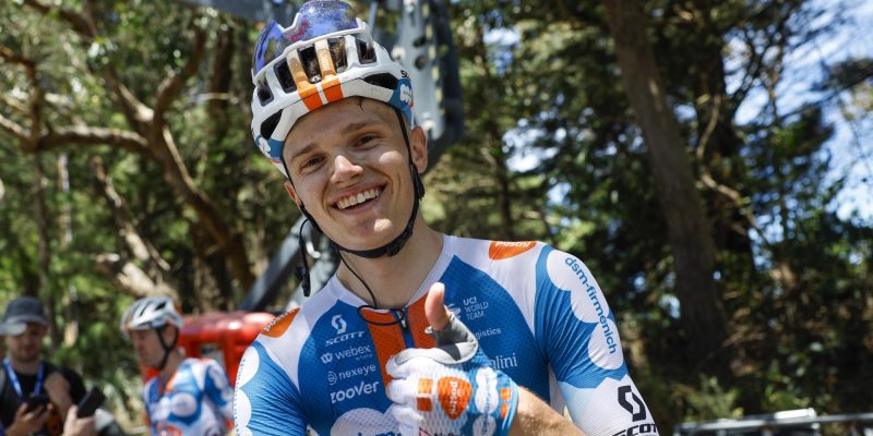 Tour Down Under-revelatie Oscar Onley breekt sleutelbeen