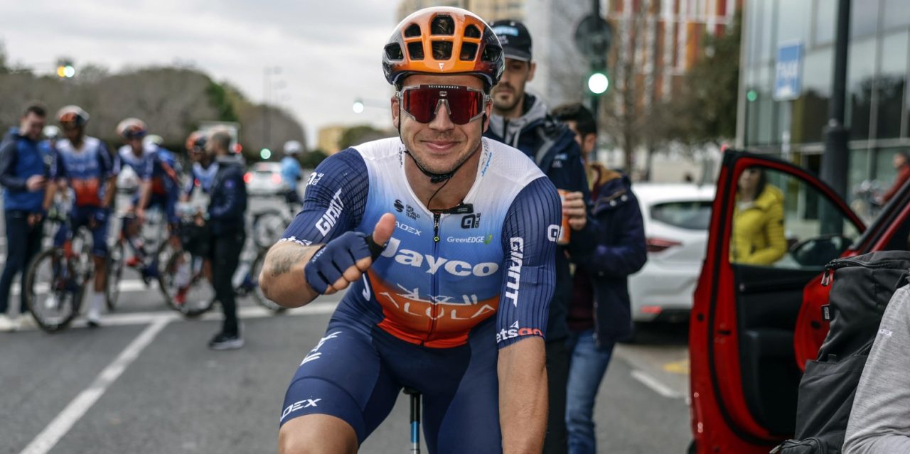 Dylan Groenewegen raakte trein kwijt in Valencia: “Kon slipstream van andere sprinters gebruiken”