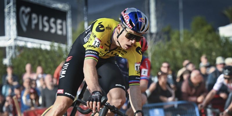 Back on track: Wout van Aert werkt stevige trainingsrit af in aanloop naar veldritrentree