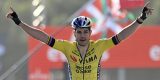 Wout van Aert wint spectaculaire Wereldbeker Benidorm, pechvogel Mathieu van der Poel mist podium