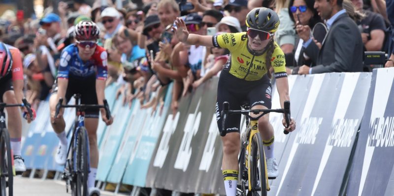 Rosita Reijnhout (19 jaar) wint Deakin University Elite Women’s Road Race voor Visma | Lease a Bike
