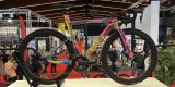 De mooiste fietsen op Velofollies: van Evenepoel, Van der Poel en wereldkampioenen gravel