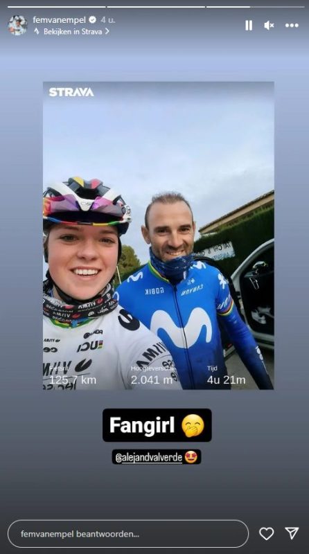 ‘Fangirl’ Fem van Empel maakt tijdens trainingsrit selfie met Alejandro Valverde