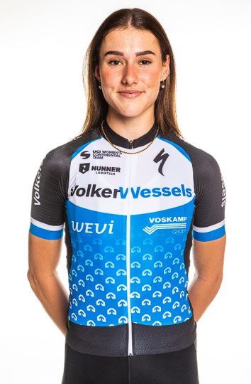 Blauw, wit en zwart overheersen in tenue vrouwenploeg VolkerWessels