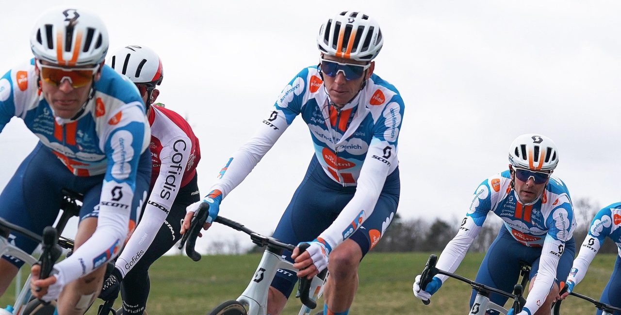 Bardet en Barguil speerpunten dsm-firmenich PostNL in Strade Bianche