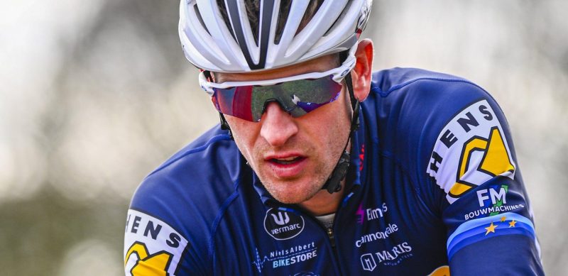 Toon Aerts (2e) en Eli Iserbyt (3e) moeten meerdere erkennen in Laurens Sweeck