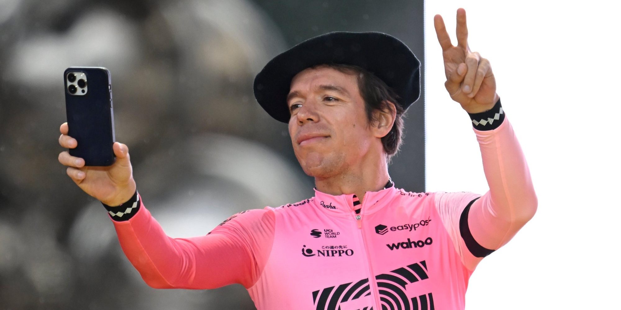 Indrukwekkend: tienduizend fans zwaaien Rigoberto Urán uit bij afscheid in Medellín