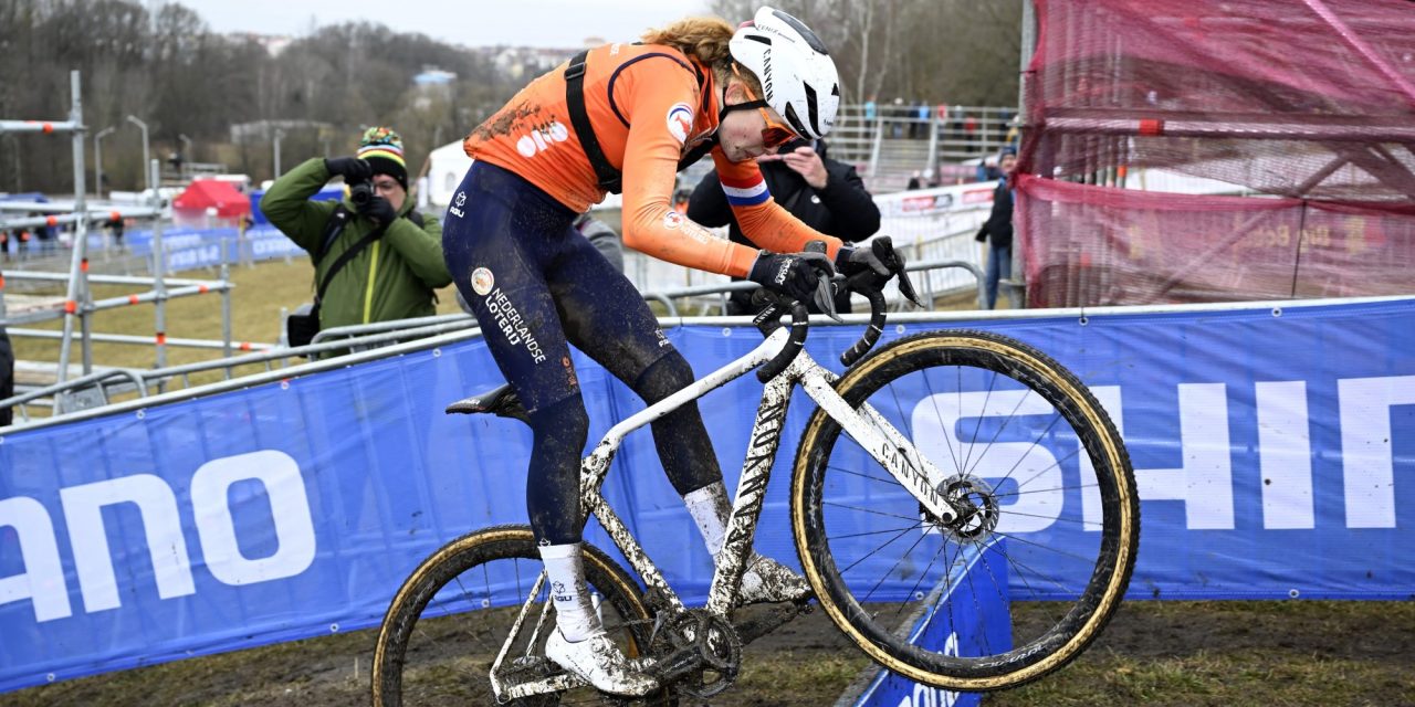 De parcoursverkenning van Puck Pieterse op het WK in Tábor: “Het is heel glad”