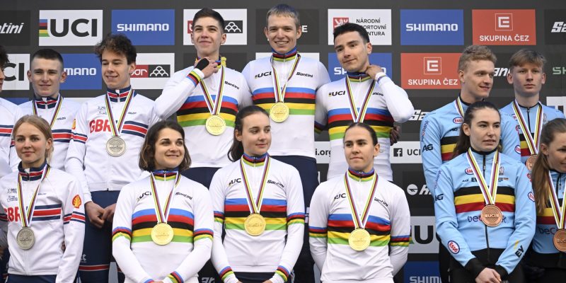Frankrijk klopt Groot-Brittannië in spannend WK Mixed Relay, brons voor België