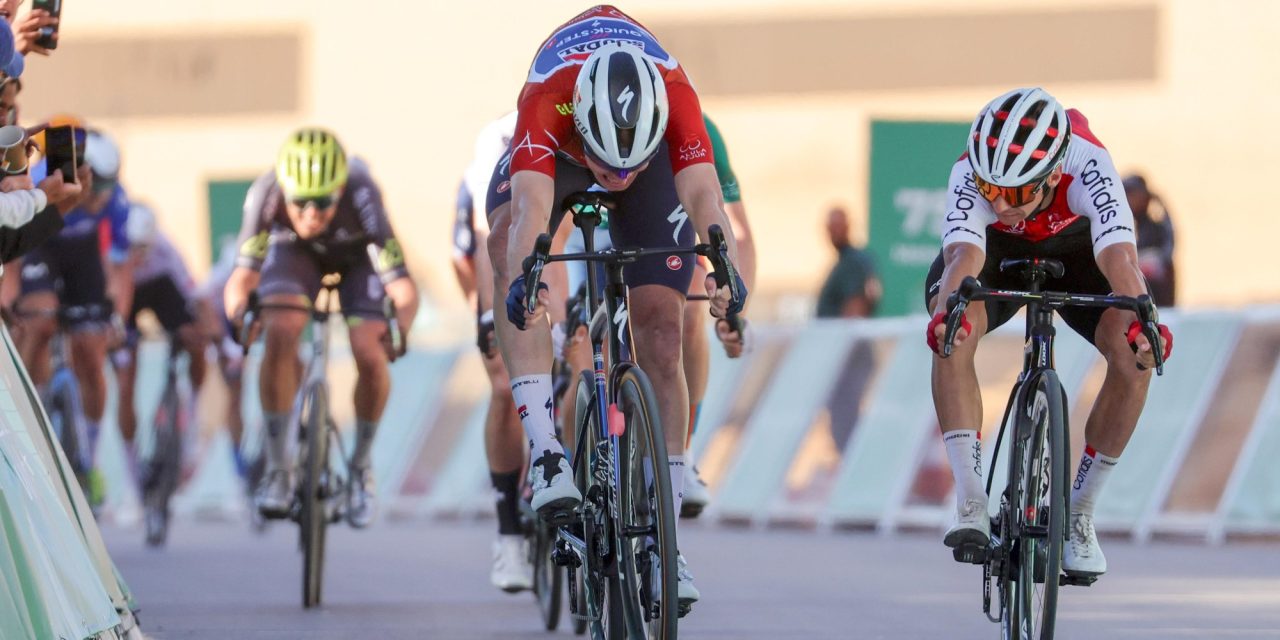 Tweede ritzege op rij voor Tim Merlier in AlUla Tour, Casper van Uden derde