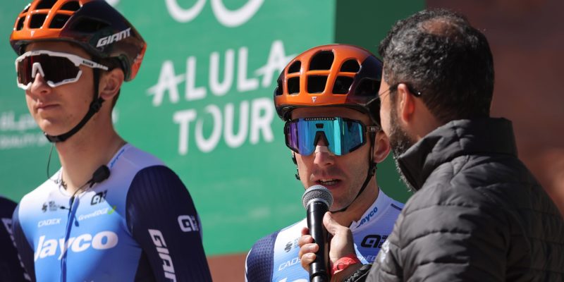Simon Yates boekt belangrijke zege voor Jayco AlUla: “Was wel wat nerveus”