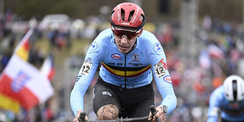 Michael Vanthourenhout begint met vraagtekens aan WK-clash in Hulst