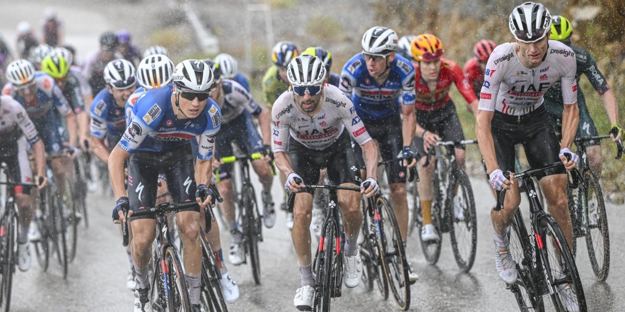 Hevige regen zorgt voor chaos in Tour of Oman: Zo veel neerslag valt normaal op één jaar tijd