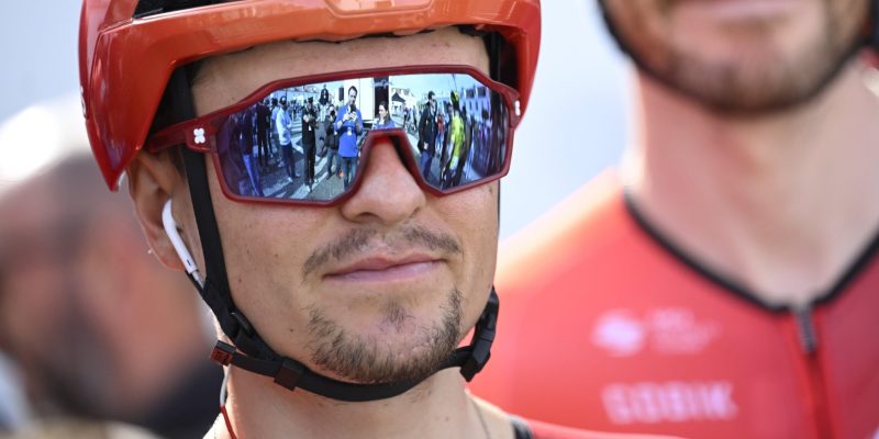 Eerste scan brengt goed nieuws voor gevallen Tom Pidcock: “Wel veel pijn aan mijn heup”