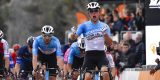 Benoît Cosnefroy slaat dubbelslag in heuvelachtige slotrit Tour des Alpes-Maritimes