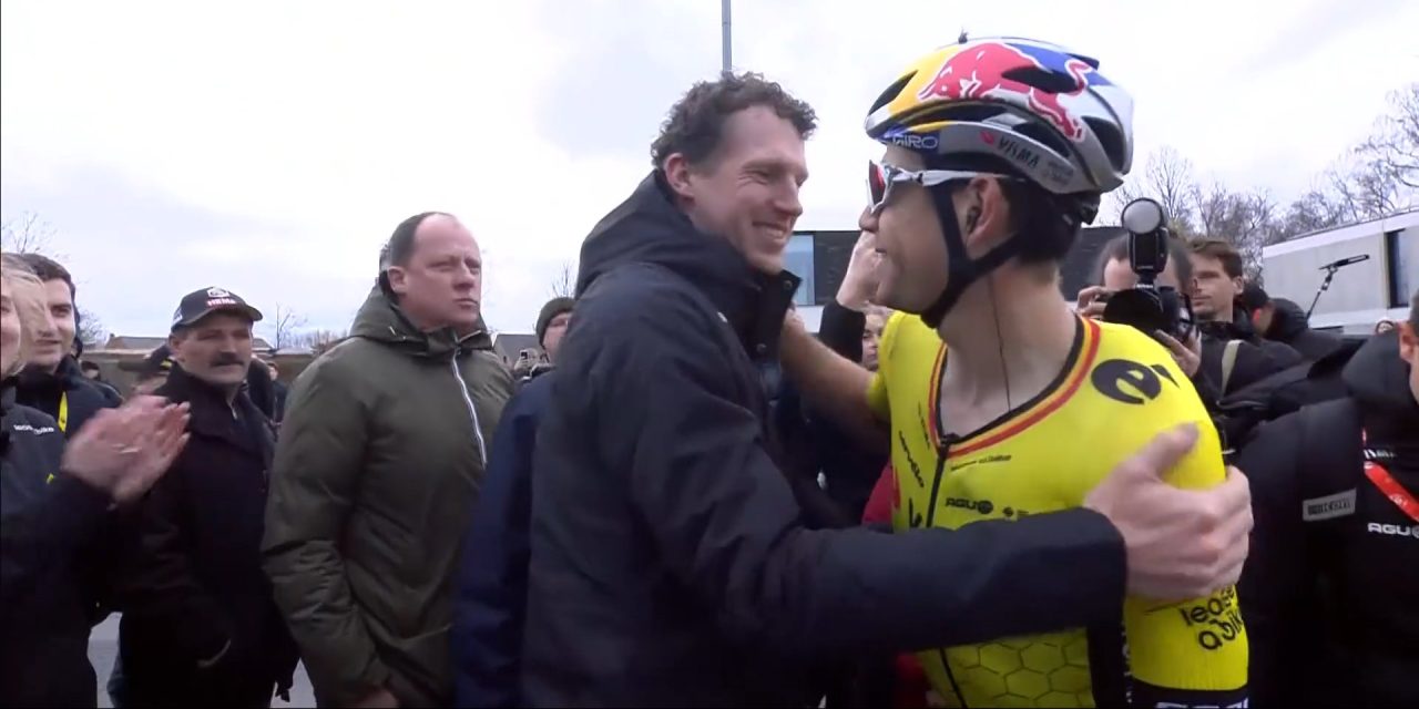 Mooi: Wout van Aert krijgt meteen felicitaties van ex-ploegmaat Nathan Van Hooydonck in Kuurne