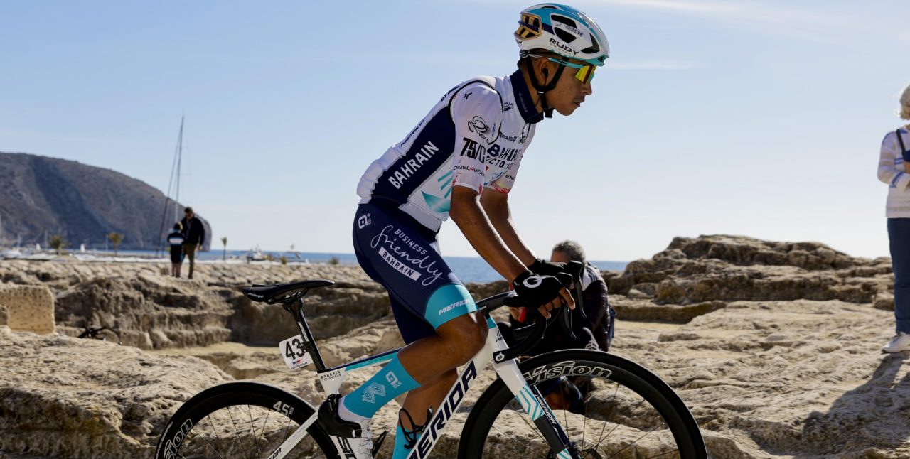Santiago Buitrago ontsnapt aan serieuze blessures na val in Parijs-Nice