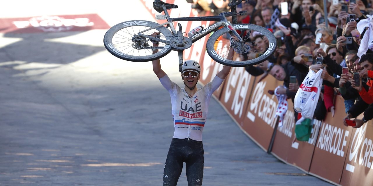 Ongekend lange solo Tadej Pogacar in Strade Bianche: “Ik weet niet waarom ik dat deed”