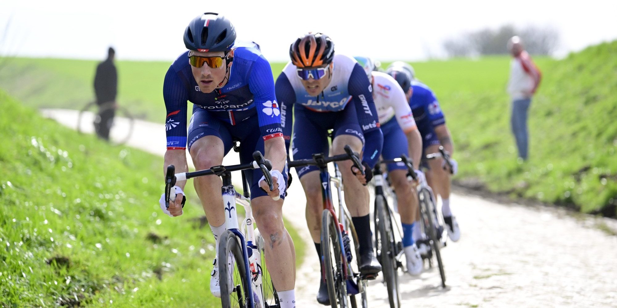 Stefan Kung non ha visto arrivare una scivolata nel fangoso GP Denain, e Adam Hansen attacca l'organizzazione