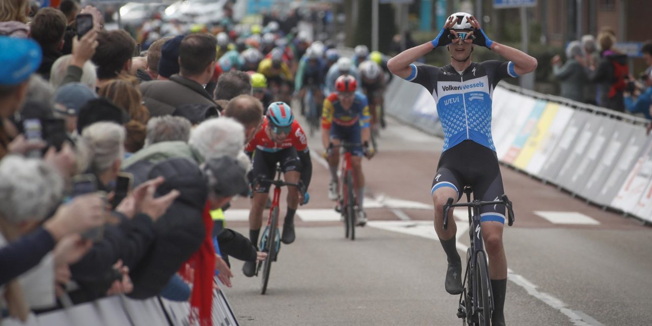 Fout van de jury? Valpartij in Olympia’s Tour door losgekomen finishlijn