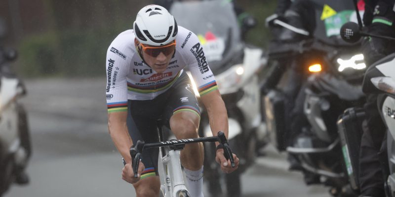 Jan Bakelants: “Afwezigheid van Van Aert is vergiftigd geschenk voor Van der Poel”
