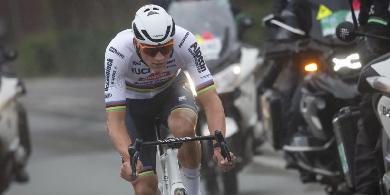 Mathieu van der Poel: “Het is niet makkelijker voor mij nu Wout van Aert niet start”