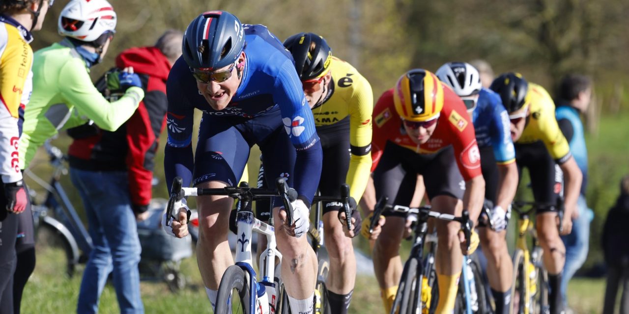 Stefan Küng derde in Dwars door Vlaanderen: Iedereen was in shock na valpartij Van Aert