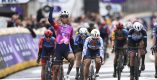 Vier op een rij! Lorena Wiebes opnieuw de snelste in Scheldeprijs