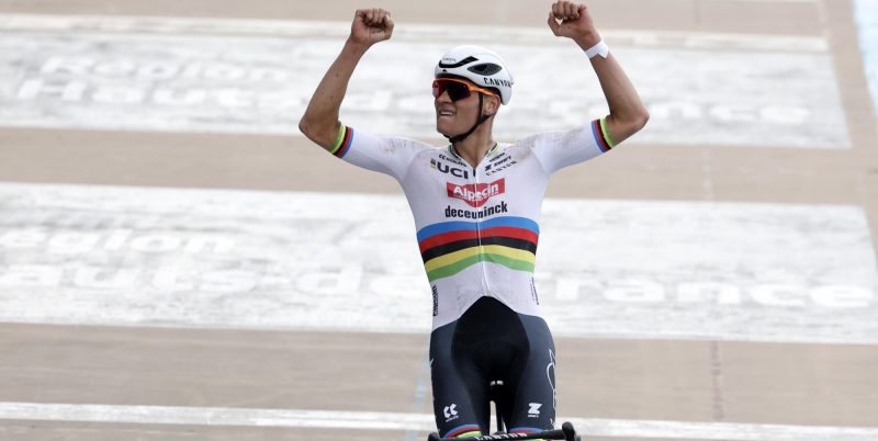Mathieu van der Poel na zege in Roubaix op gelijke hoogte met Binda, Moser en Museeuw