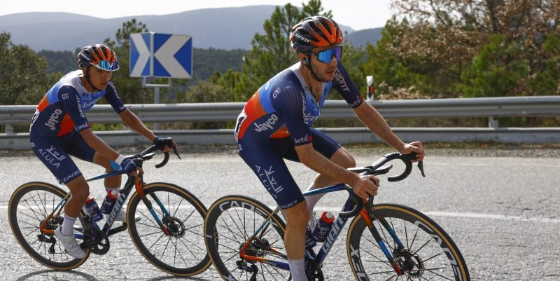 Jayco AlUla wil verlengen met Simon Yates: “Maar het hangt af van wat we kunnen uitgeven”