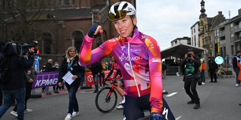 Lorena Wiebes na zege in openingsrit RideLonden Classique: “Een hattrick zou mooi zijn”