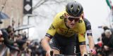 Tiesj Benoot neemt het op voor mechanieker Dirk: “Ongelukkig moment na heel hectische koers”