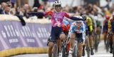 Lorena Wiebes doet opvallend zegegebaar in Scheldeprijs: “Met het team hebben we iets met Jan Smit”