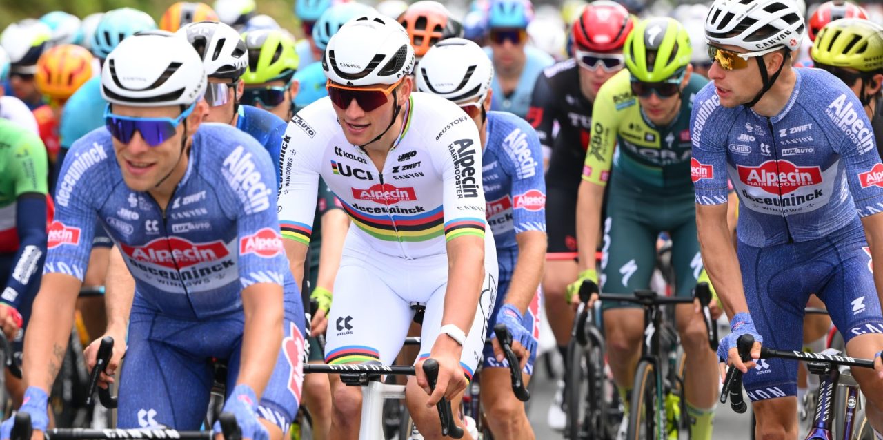 Zien: hoofdschuddende Van der Poel springt in finale over terugkaatsende bidon van Marijn van den Berg