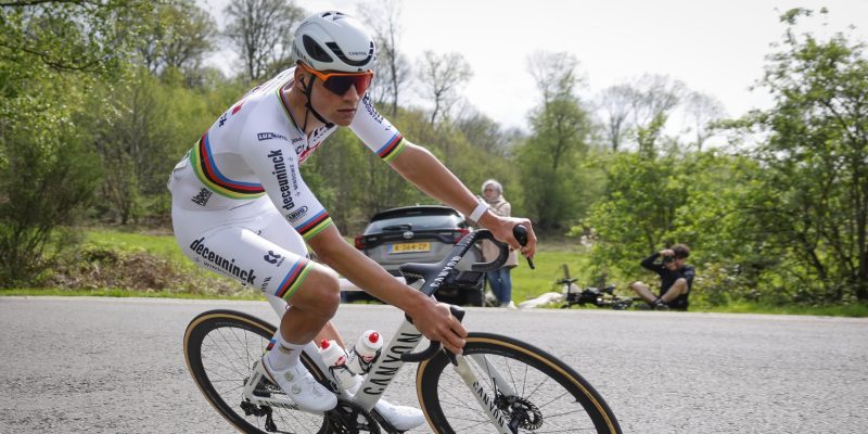Mathieu van der Poel opent debat: zwarte of witte broek?