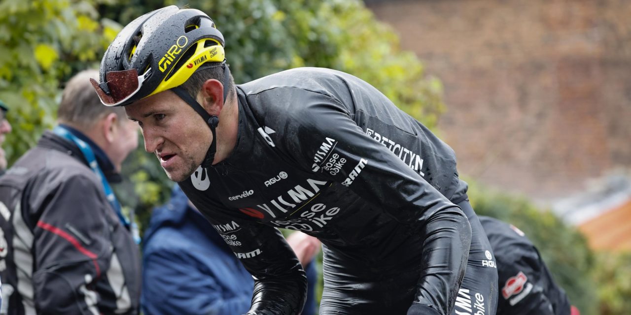 Tiesj Benoot negende in bijzonder koude Waalse Pijl: “Ben hoopvol richting Luik-Bastenaken-Luik”
