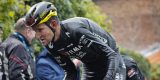 Tiesj Benoot negende in bijzonder koude Waalse Pijl: “Ben hoopvol richting Luik-Bastenaken-Luik”