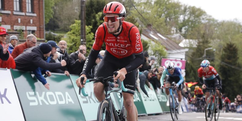 Kévin Vauquelin samen met vier landgenoten in top-10 Waalse Pijl: “Niveau Franse renners stijgt”