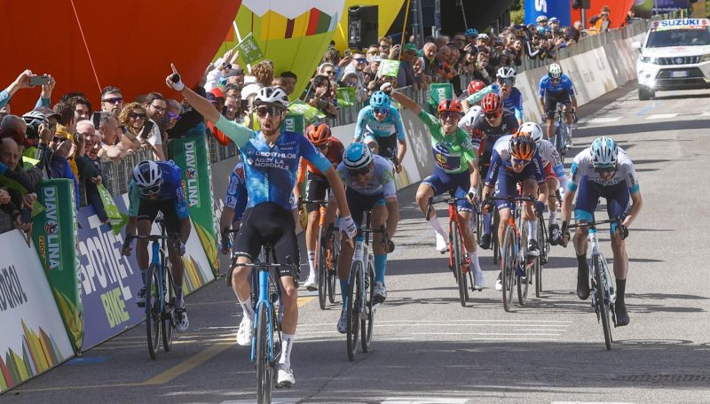 Aurélien Paret-Peintre vol lof over eigen team: “Starten met ambitie in de Giro”