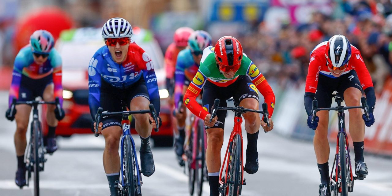 Grace Brown verrast Elisa Longo Borghini en Demi Vollering in Luik-Bastenaken-Luik