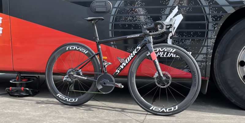 Dit is Lotte Kopecky’s fiets voor Parijs-Roubaix, met een enkel voorblad